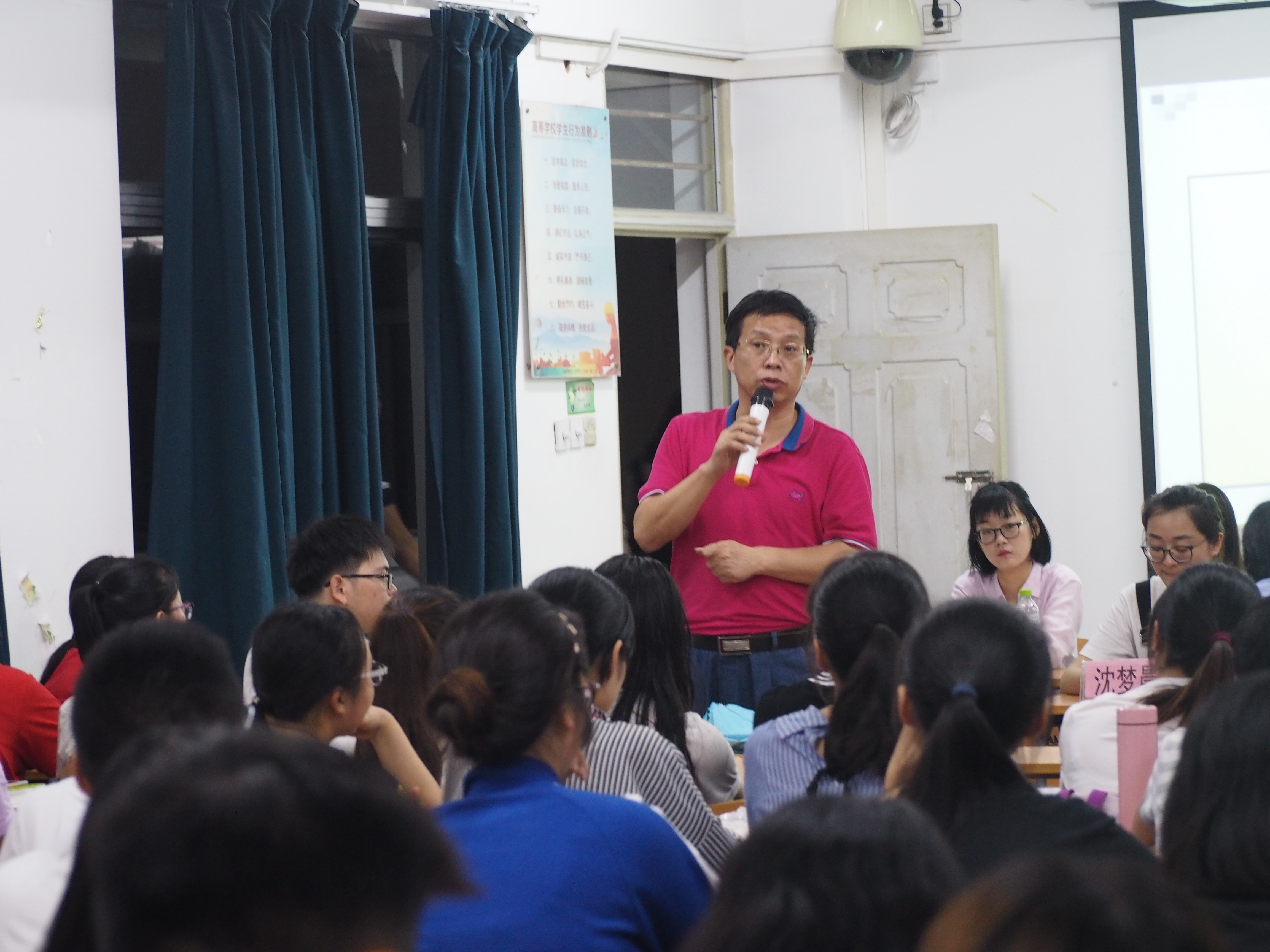 “努力拼搏,放飞梦想”——记我院成功举办考研交流会