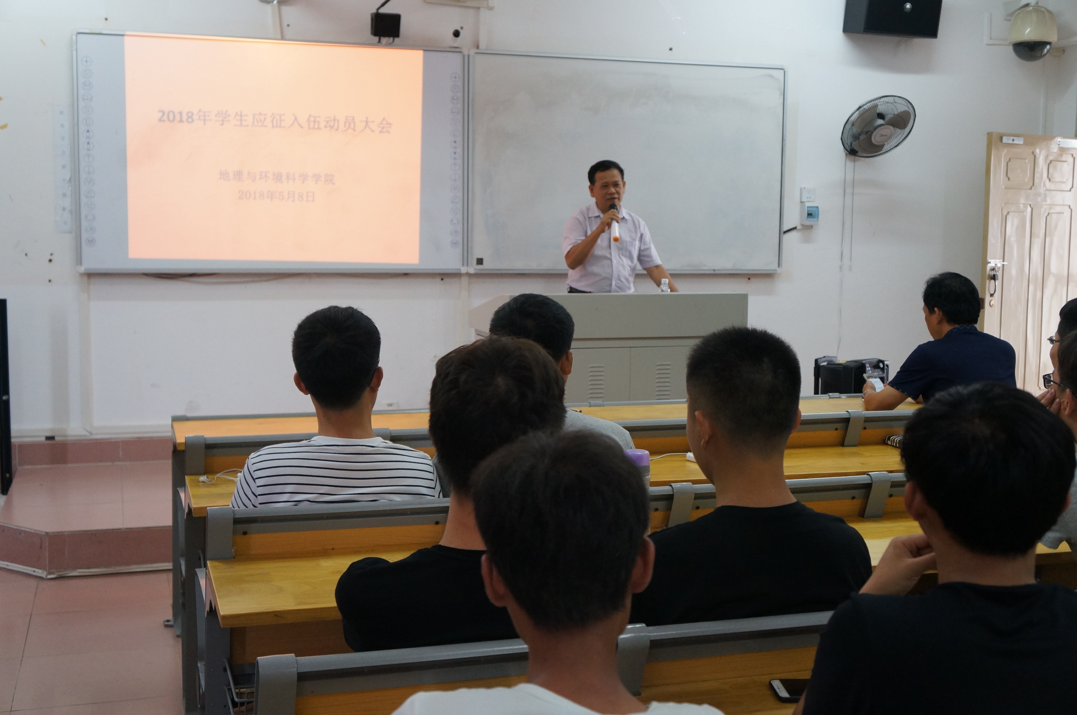 携笔从戎,无悔青春——记我院举办2018年大学生应征入伍动员大会